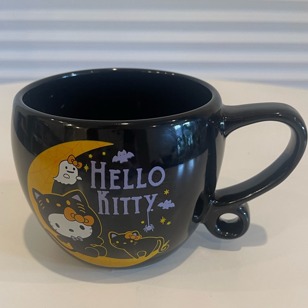 Black Hello Kitty Halloween mug never used